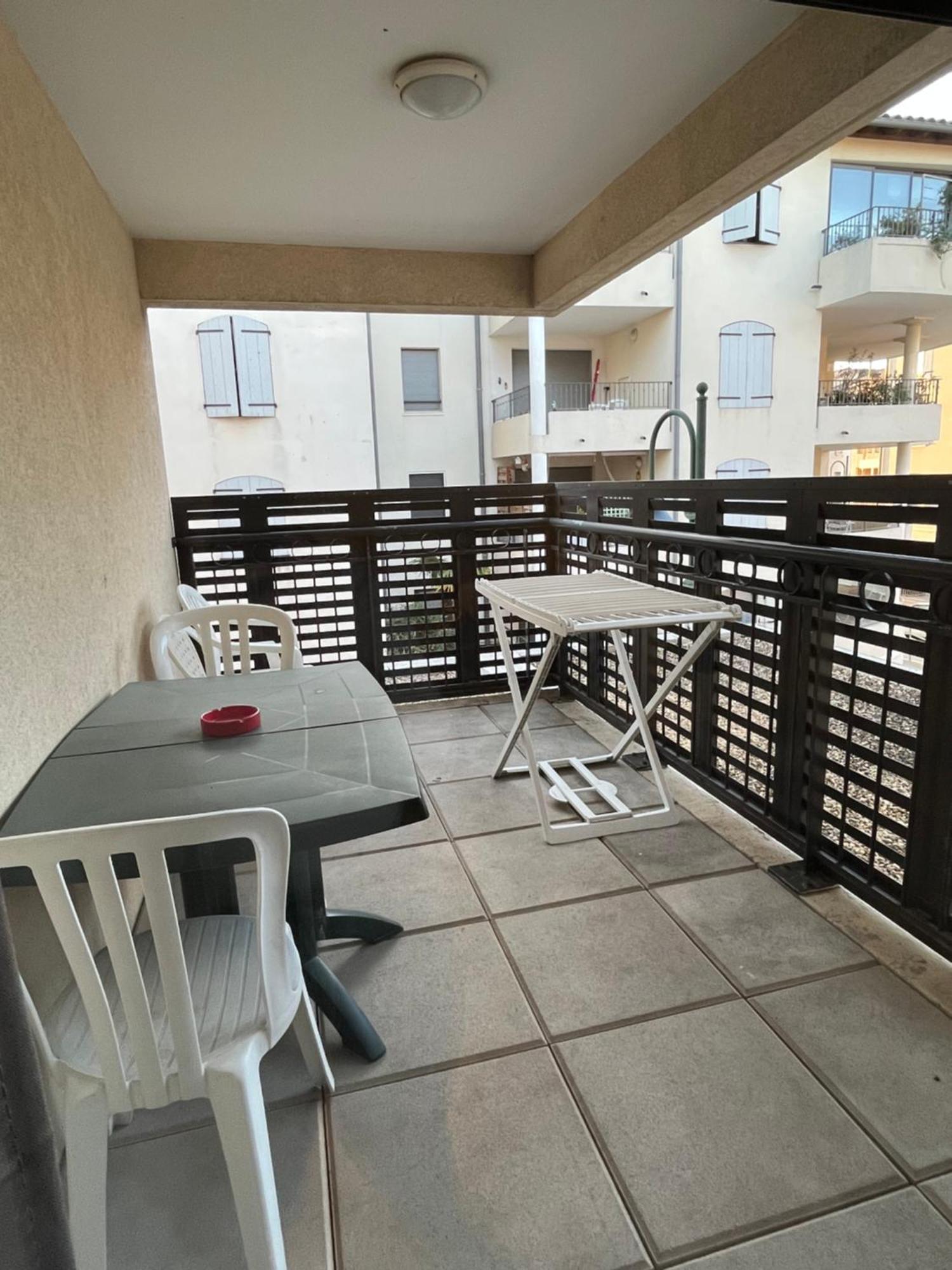 Appartement En Residence Tres Bien Situe Uzès Exterior foto